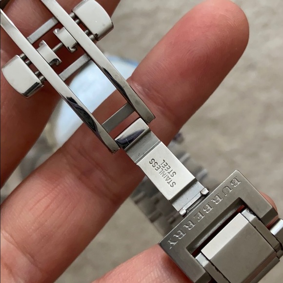 Burberry stainless steel unisex watch - Picture 10 of 15